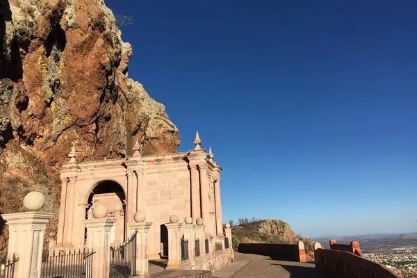 Мавзолей выдающихся людей