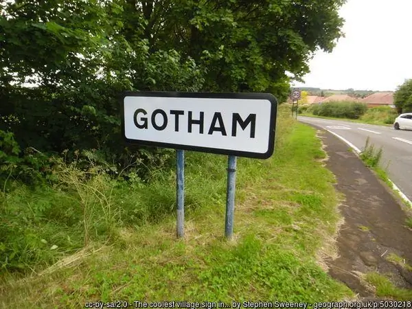 Первоначальный Готэм был английской деревней, которая притворялась сумасшедшей