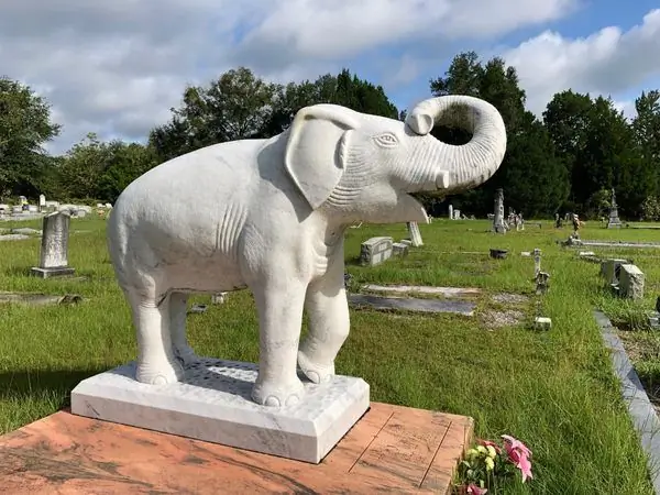 Надгробие слона Нэнси