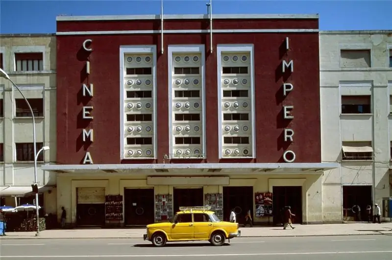 Знаменитый Cinema Impero (Empire Cinema), театр в стиле ар-деко на Харнет-авеню в центре Асмэры. &39