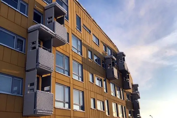 Похожие на гроб, бруталистские балконы Кируны, Швеция