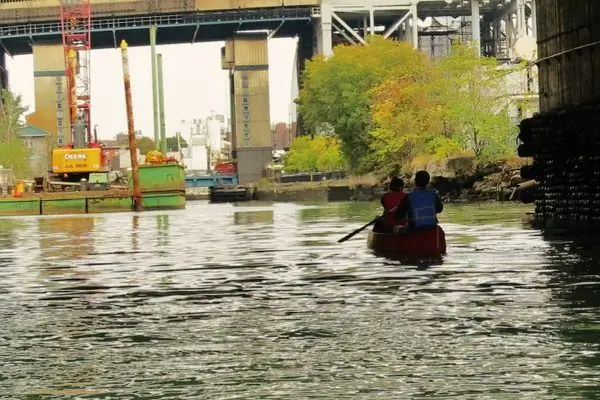 Super Fun Superfund: сплав на каноэ по каналу Гованус