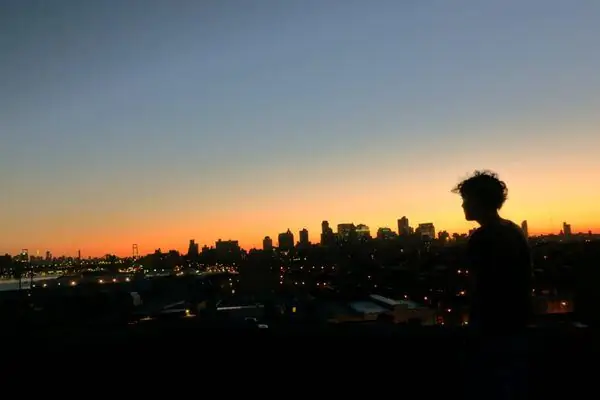 Захватывающий вид перед кондоминиумами на двух складах Red Hook