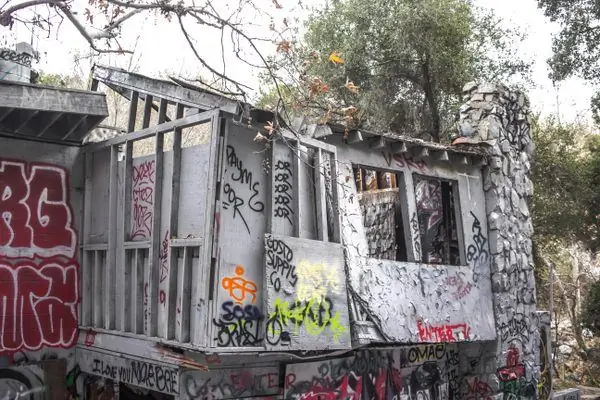 Дом-самоубийца с консервированной жарой