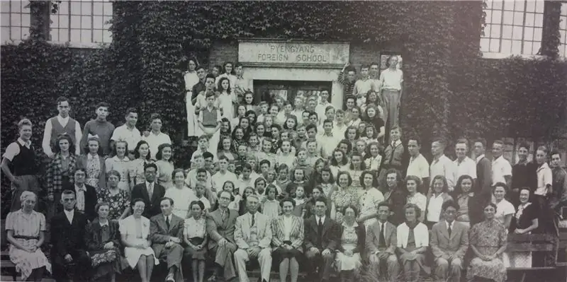 Студенты и преподаватели Пхеньянской иностранной школы, 1940 год