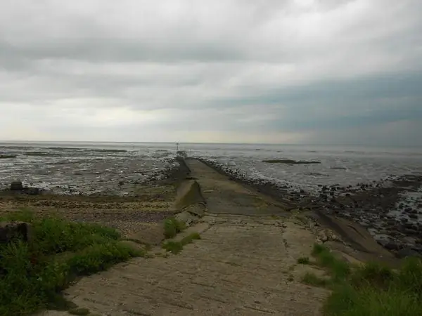 Опасная средневековая дорога, ведущая прямо в море