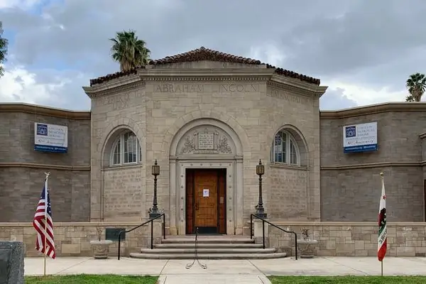 Мемориальный храм Линкольна в Калифорнии