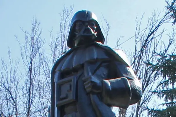 Статуя Дарта Вейдера
