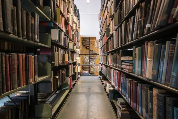 Библиотека, которая платила всего 1 доллар в год за аренду на 10 000 лет