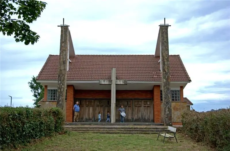Некоторые здания в Perlora Ciudad de Vacaciones были снесены после его закрытия. Другие, как его католическая церковь, рушатся от запущенности