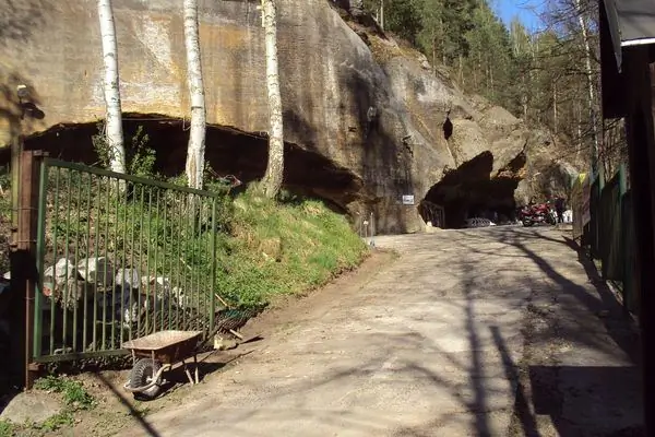 Заброшенные пещеры «Адские копи» теперь являются домом для чешского мотоклуба