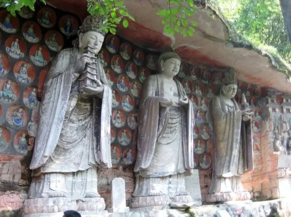 Наскальные рисунки Дадзу