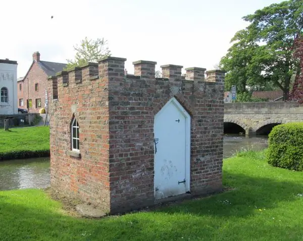 Последний уцелевший дом пиявок в Великобритании