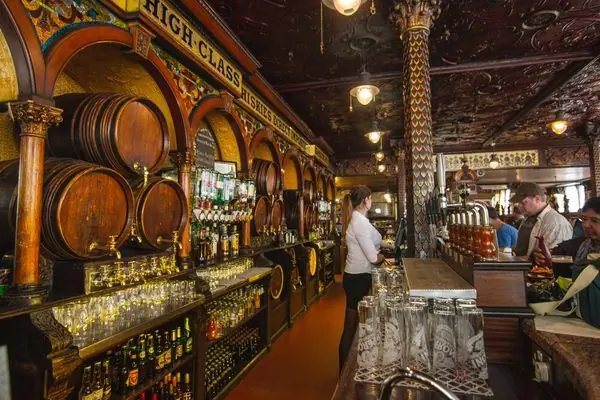 Ликерный салон Crown в Белфасте