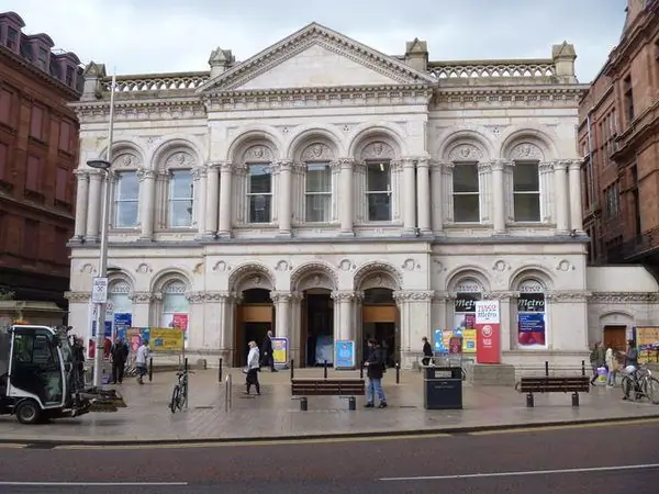 Это может быть самый шикарный круглосуточный магазин в Белфасте