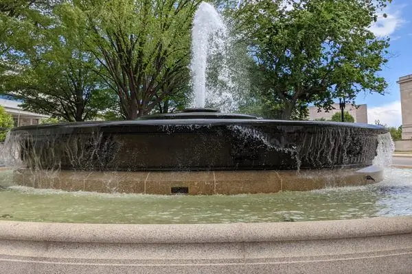 Мемориальный фонтан Эндрю Меллона