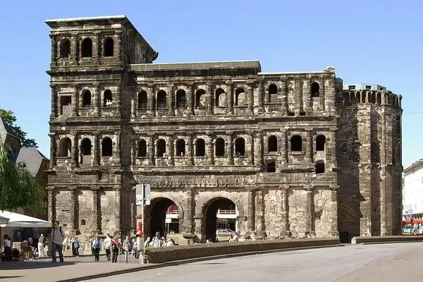 Самые большие из сохранившихся римских ворот: Porta Nigra