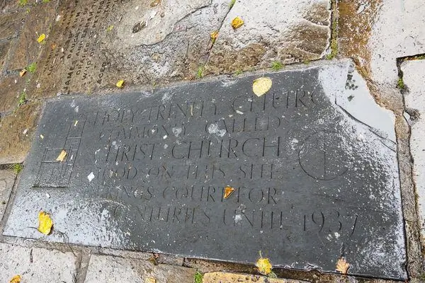 Надгробия на Кингс-сквер