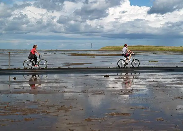 Путь древнего паломника исчезает с приливами