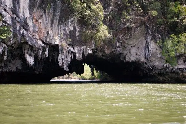 Пещера Тхам Лод