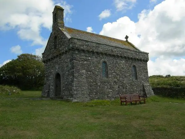 Св. Часовня Нон и Колодец