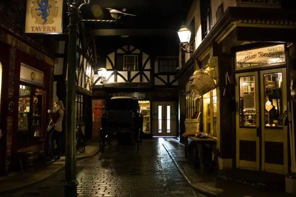 Ларк Хилл Плейс