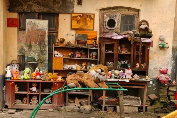 Двор потерянных игрушек