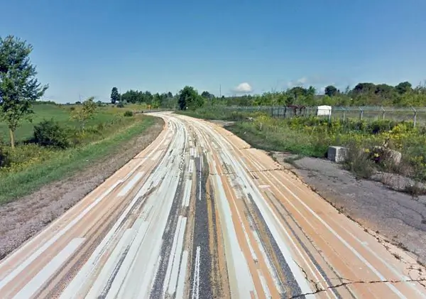 Участок шоссе, где тестируют дорожную краску