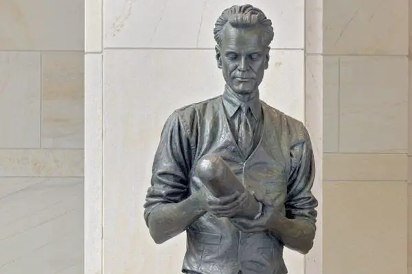 Статуя «Отца телевидения»