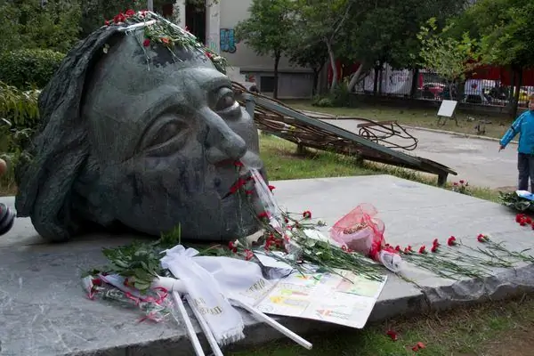 Афинский политехнический памятник