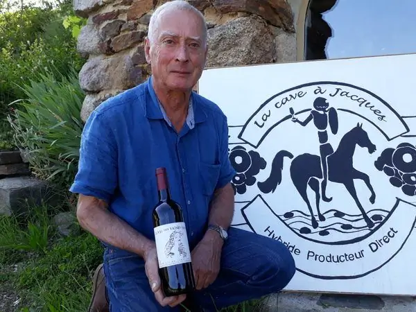 Мятежная французская деревня, производящая вино, запрещенная ЕС