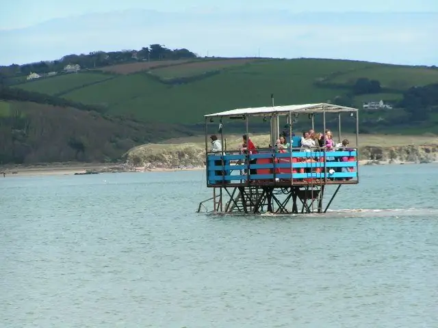 Морской трактор идет только в хорошую погоду