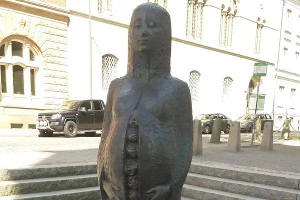 Современный светский мотив Девы Марии