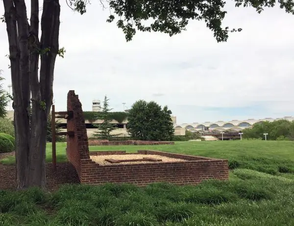 Руины плантации Абингдон, спрятанные в Национальном аэропорту Рейгана