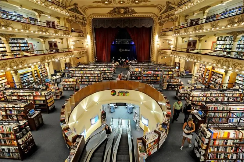 «Театр преображается в Буэнос-Айресе, символическом книжном городе. &39