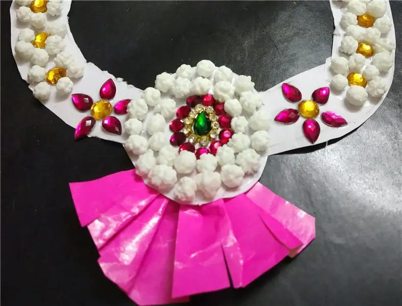 Этот современный взгляд на халву дагине приклеен к бумаге