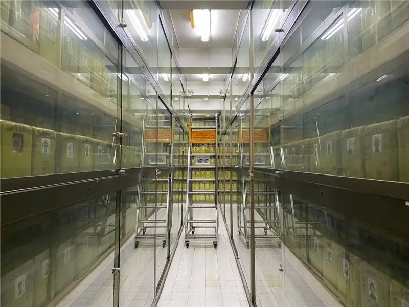 Некоторые сингапурские колумбарии проще и не имеют кондиционера