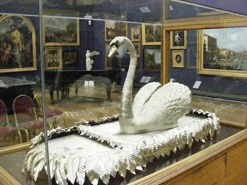 Серебряный лебедь