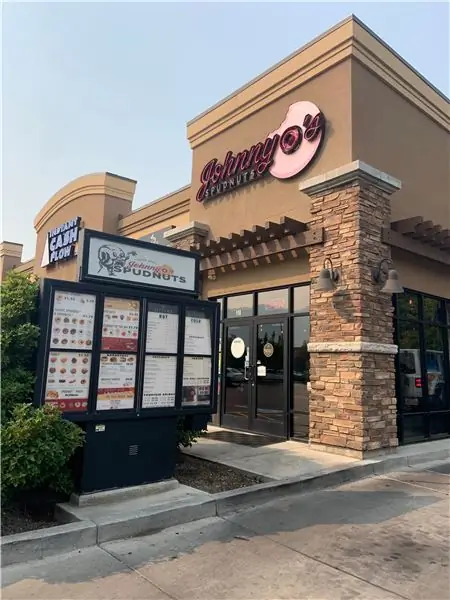 Johnny O's в Логане, штат Юта, включает мистера Спудната в свое меню проезда