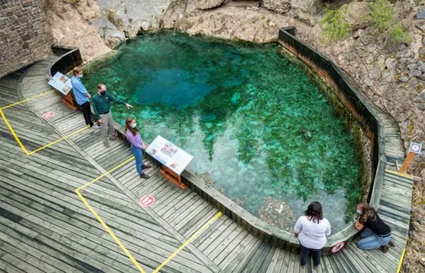 Национальный исторический памятник пещеры и бассейна