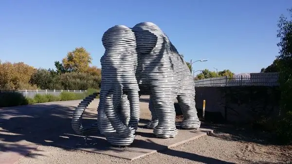 Почему в Сан-Хосе есть скульптура мамонта в натуральную величину