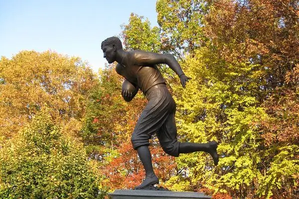 Памятник Джиму Торпу