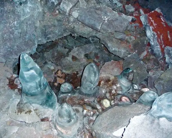 Хрустальная ледяная пещера