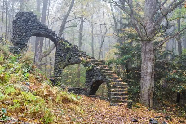 Руины замка мадам Шерри