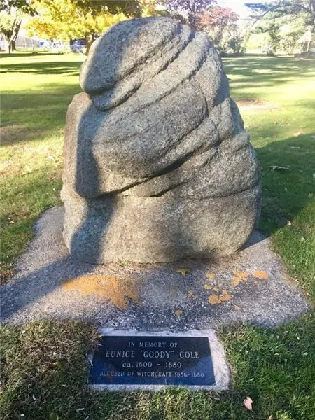 Юнис "Гуди" Коул Мемориальный камень