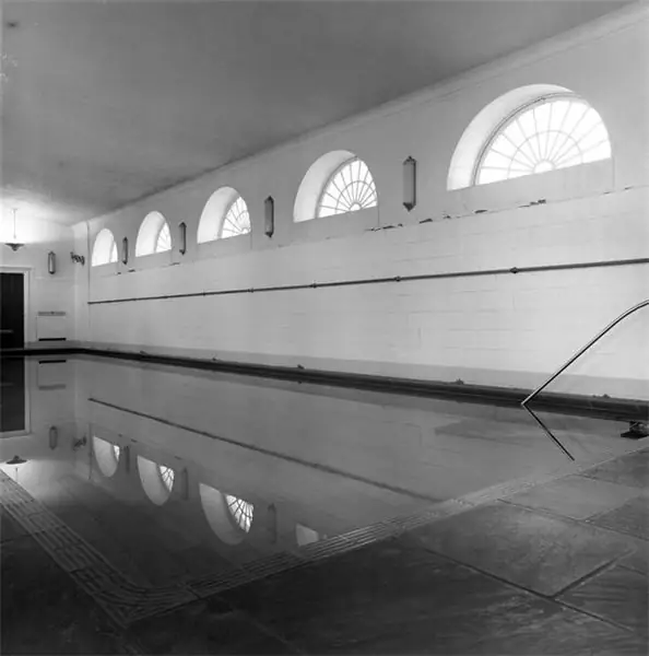 Бассейн Рузвельта спрятан под конференц-залом Белого дома для прессы