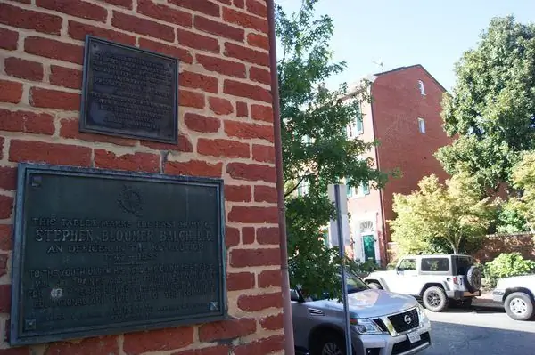 Замораживание журналистов Мемориальная доска