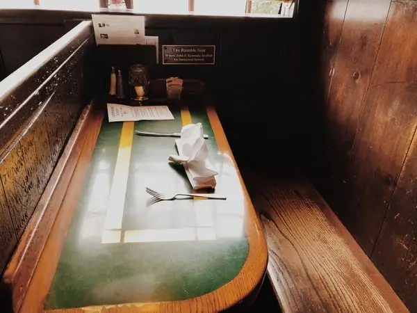 Президентские будки в таверне Мартина