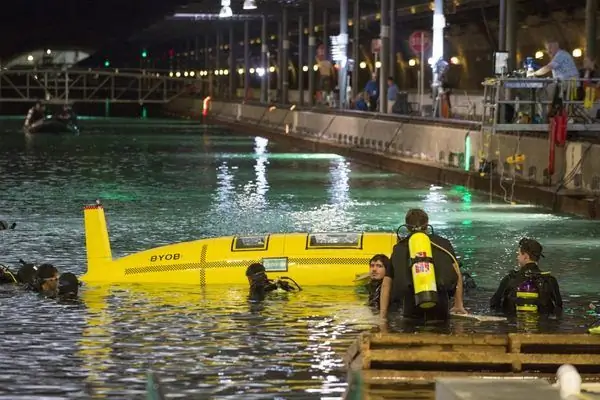 Плавательный бассейн длиной в полмили ВМС США