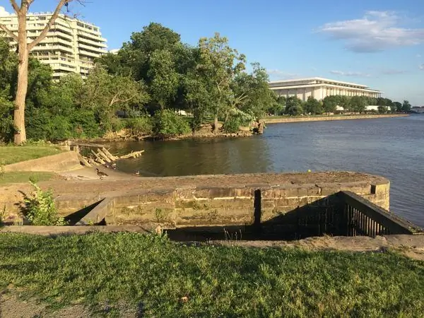 Буквальные Водные ворота в комплексе Уотергейт